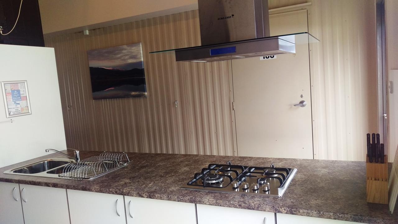 Khancoban Lakeside Caravan Park Экстерьер фото